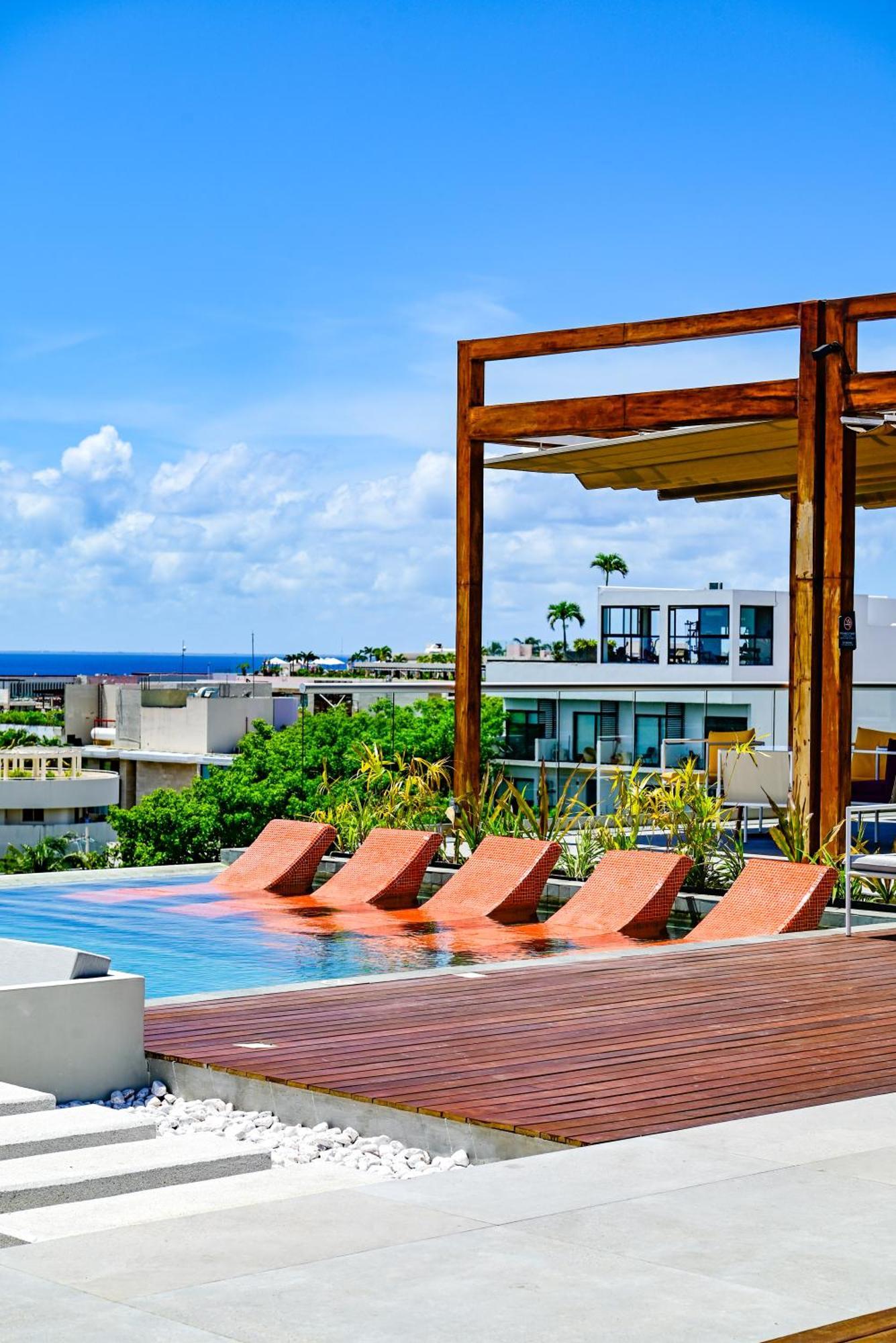 ホテル Aloft プレヤデルカーメン エクステリア 写真 Rooftop pool at the Hotel Habitas Tulum