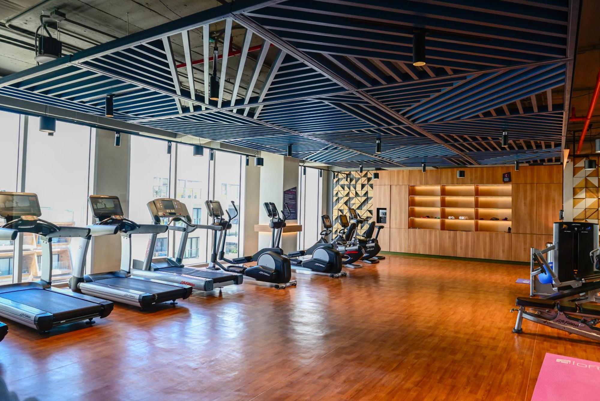ホテル Aloft プレヤデルカーメン エクステリア 写真 The gym at the 1018