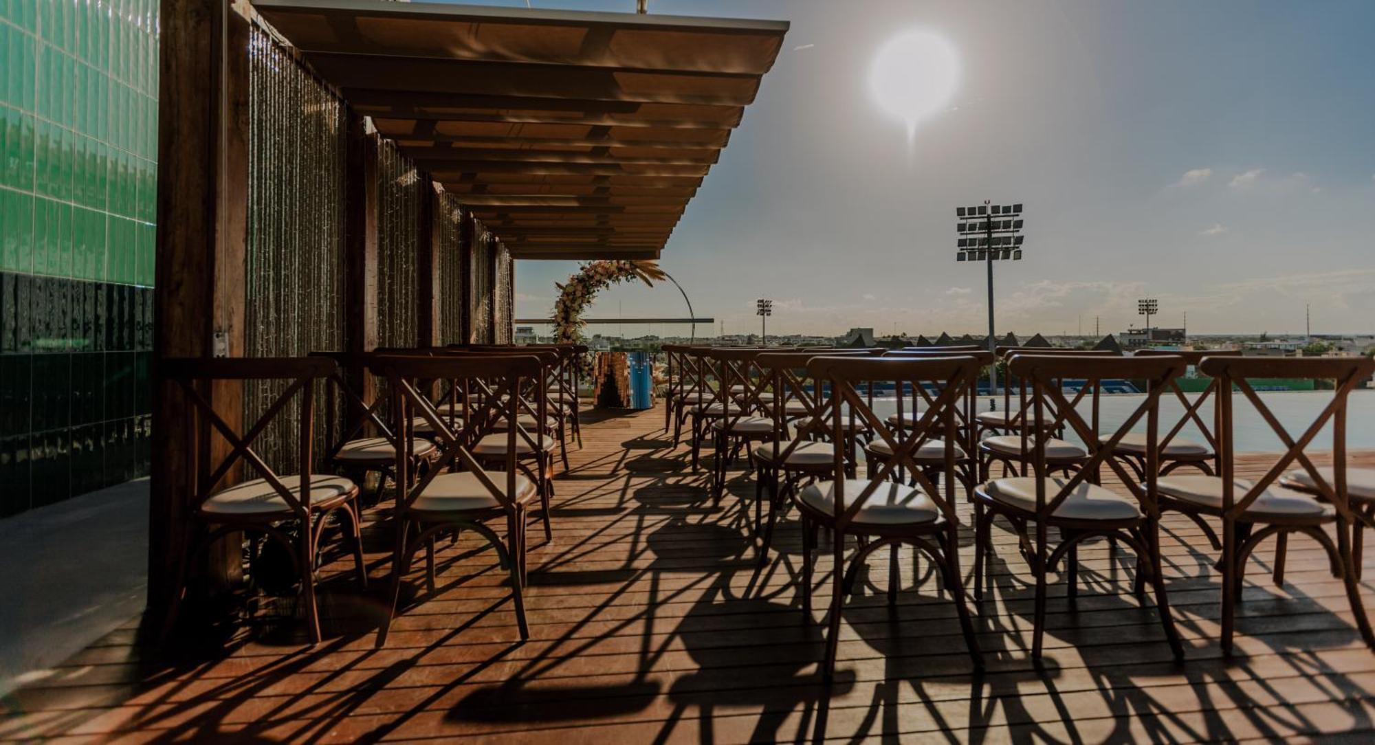 ホテル Aloft プレヤデルカーメン エクステリア 写真 The rooftop of the hotel