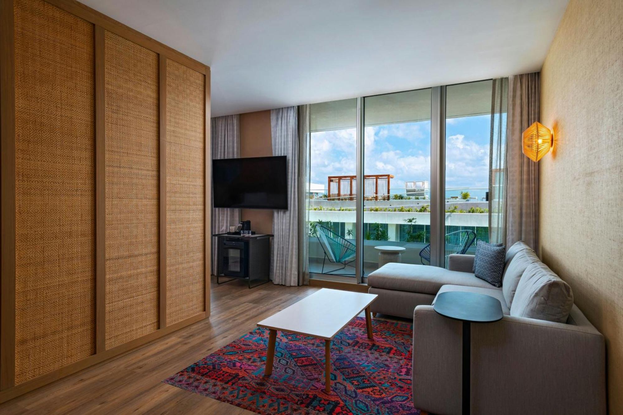 ホテル Aloft プレヤデルカーメン エクステリア 写真 A suite at the W Miami