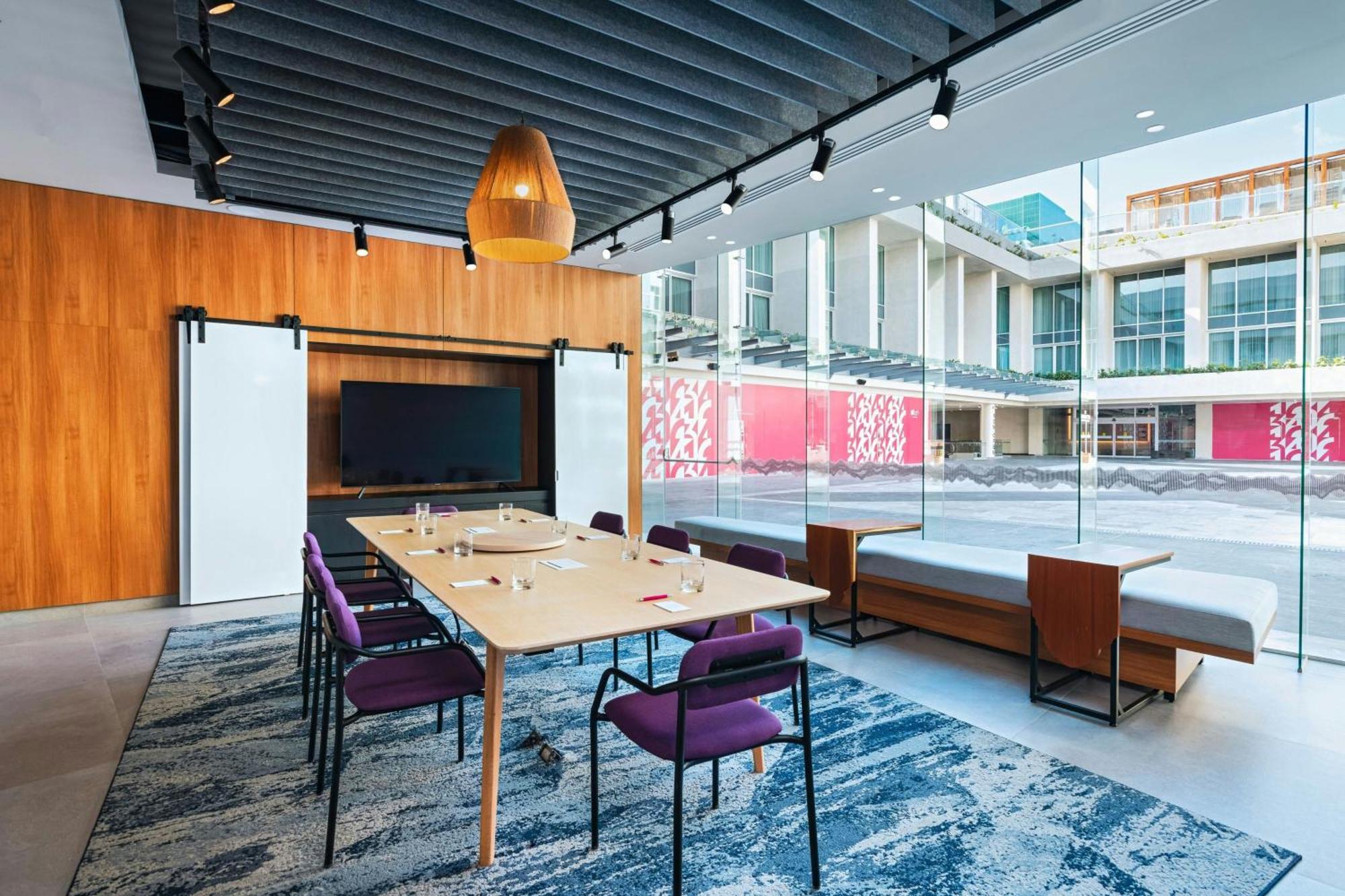 ホテル Aloft プレヤデルカーメン エクステリア 写真 The Atrium